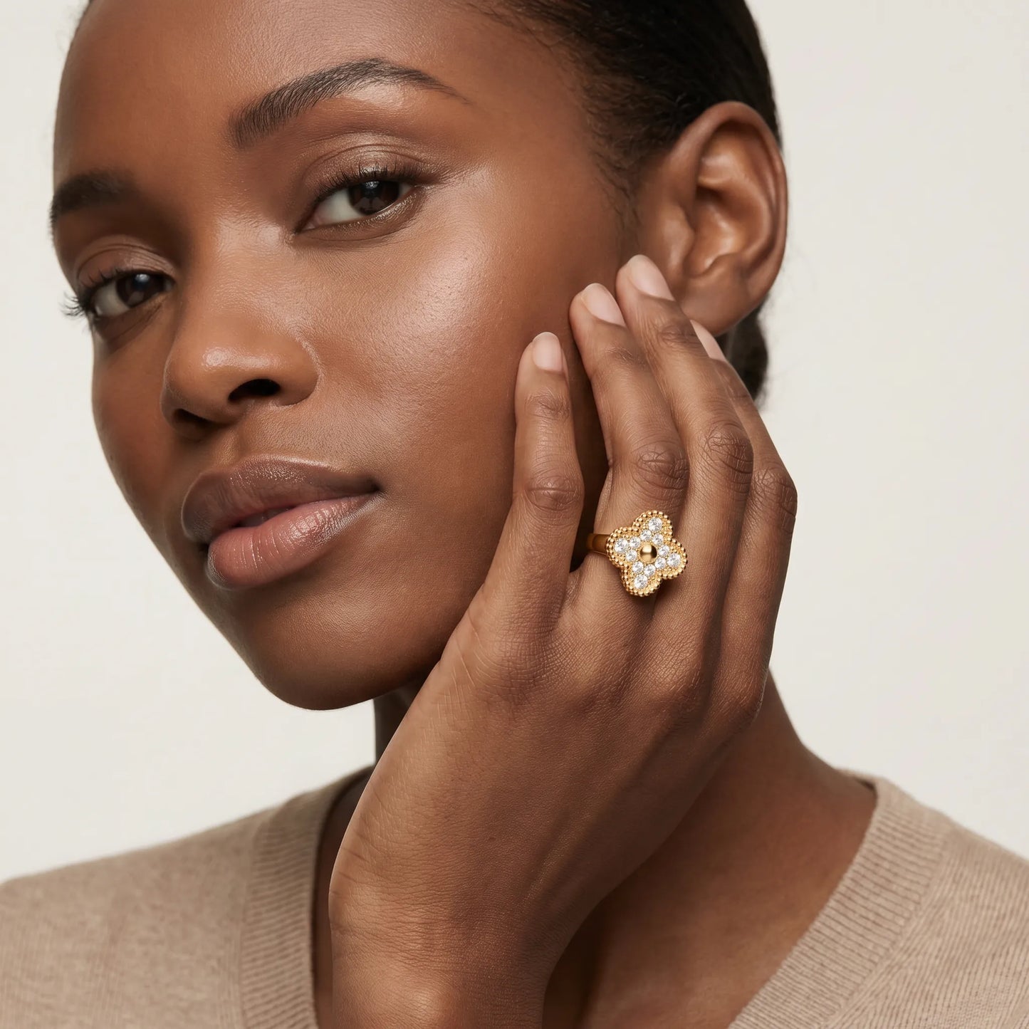 Alhambra Pavé Clover Ring