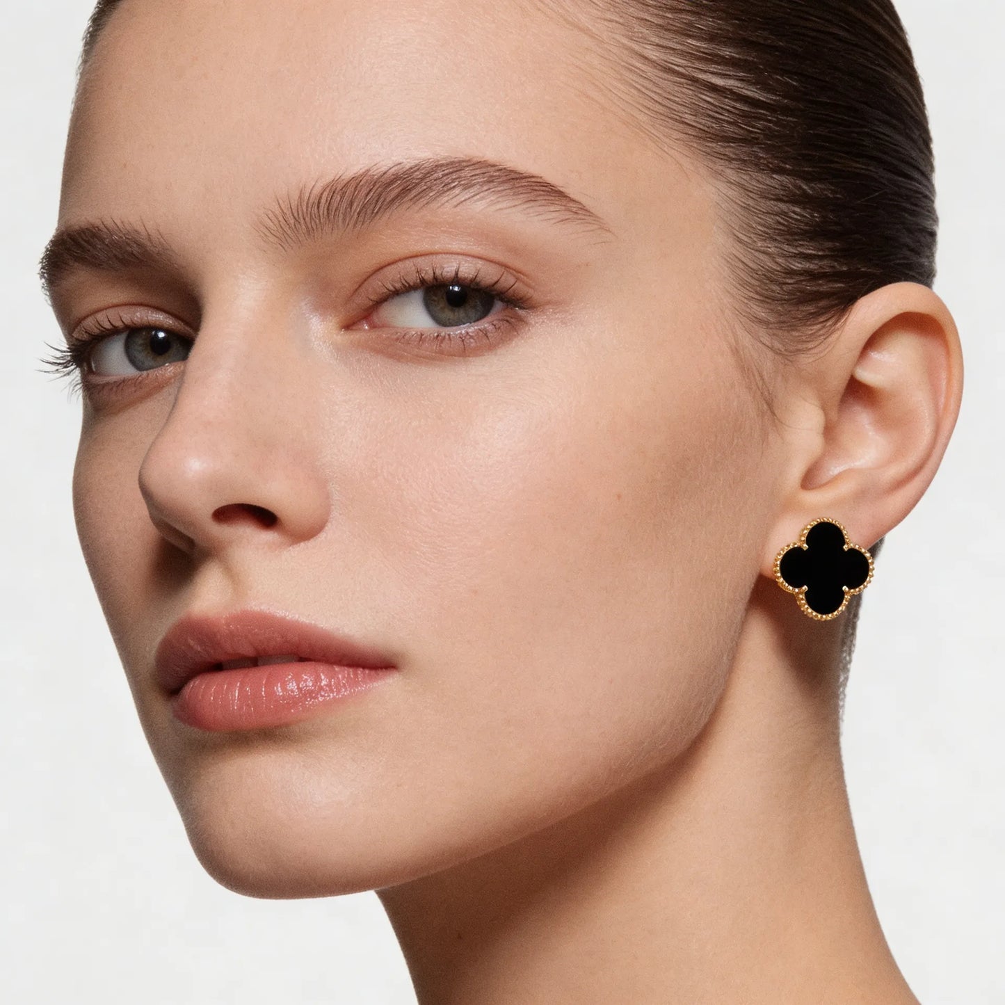 Alhambra Smooth Clover Stud Earrings