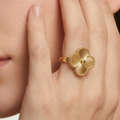 Alhambra Sunburst Clover Ring