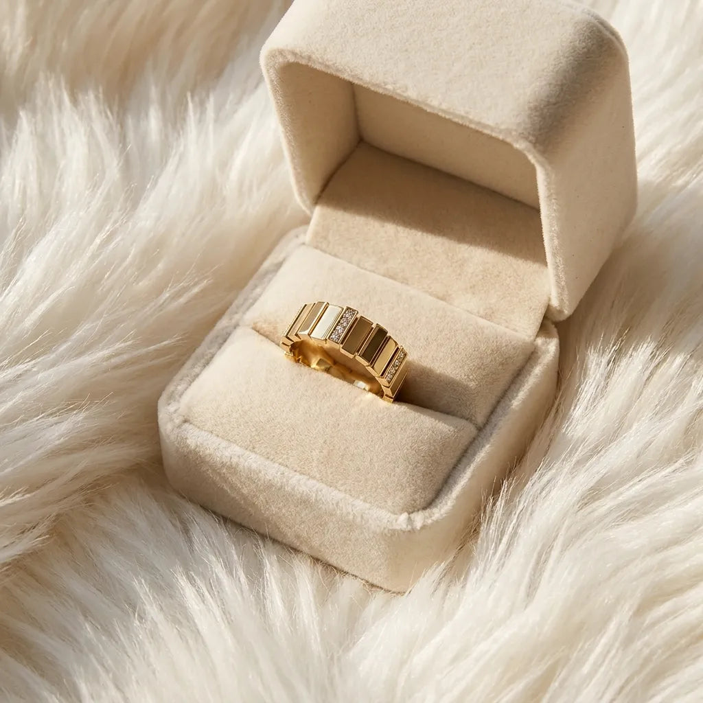 Bois Geometric Ribbed Band Ring