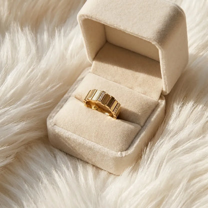 Bois Geometric Ribbed Band Ring