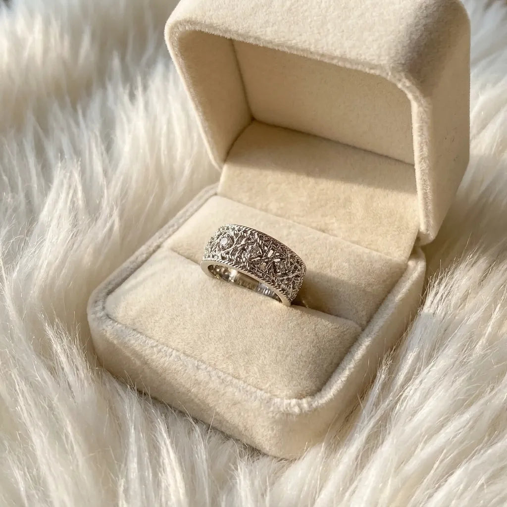 Bois Ornate Filigree Band Ring