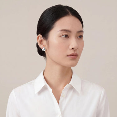 Frivole White Polished Flower Stud Earrings