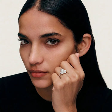 Frivole White Sparkle Flower Ring