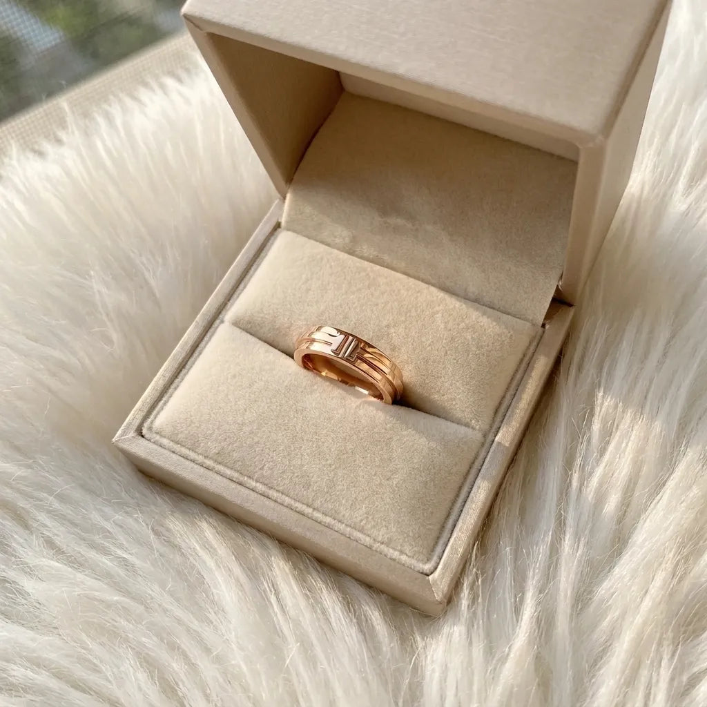 T Geometric Link Band Ring