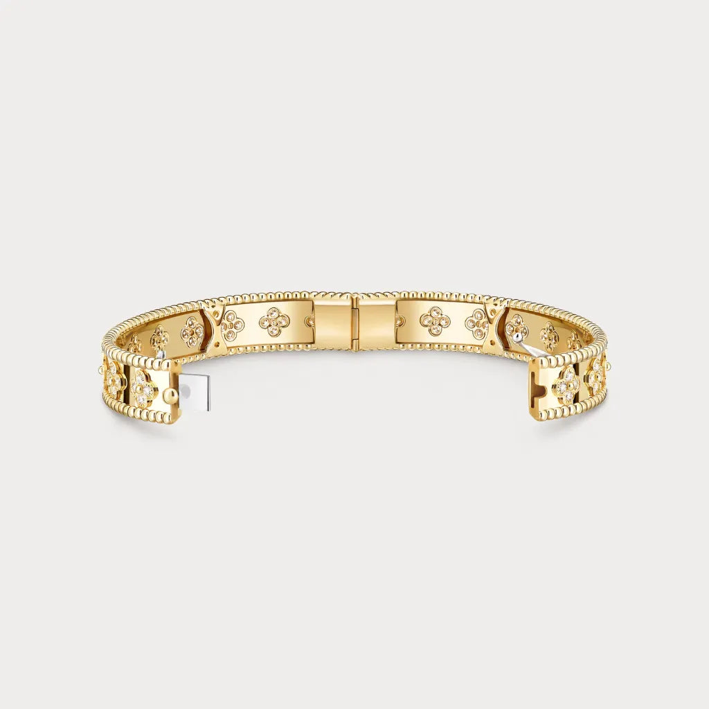 Perlée Clover Pavé Bangle Bracelet