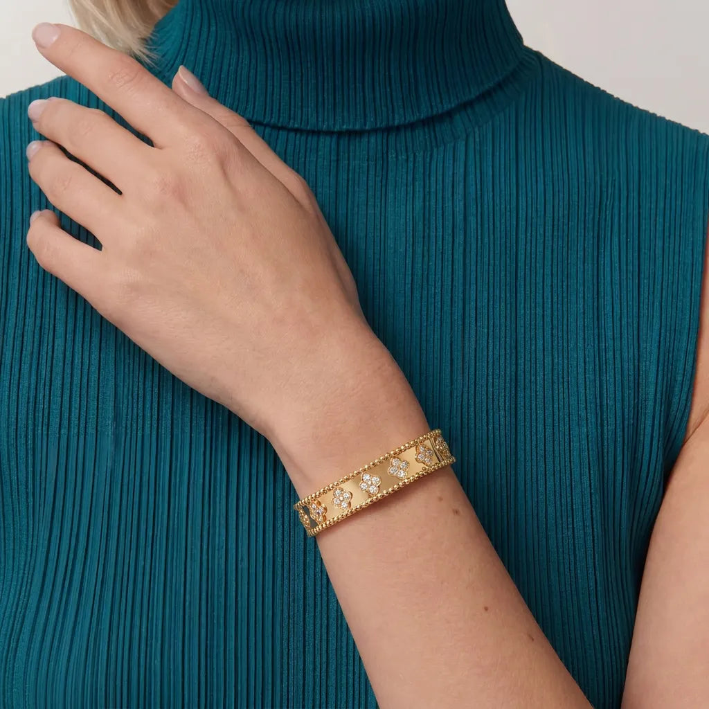 Perlée Clover Pavé Bangle Bracelet