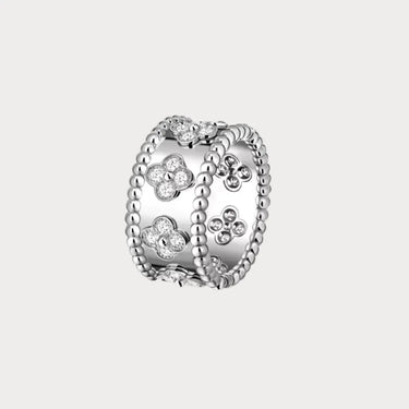 Perlée White Clover Band Ring
