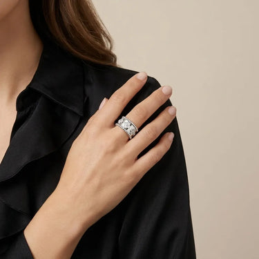 Perlée White Clover Band Ring