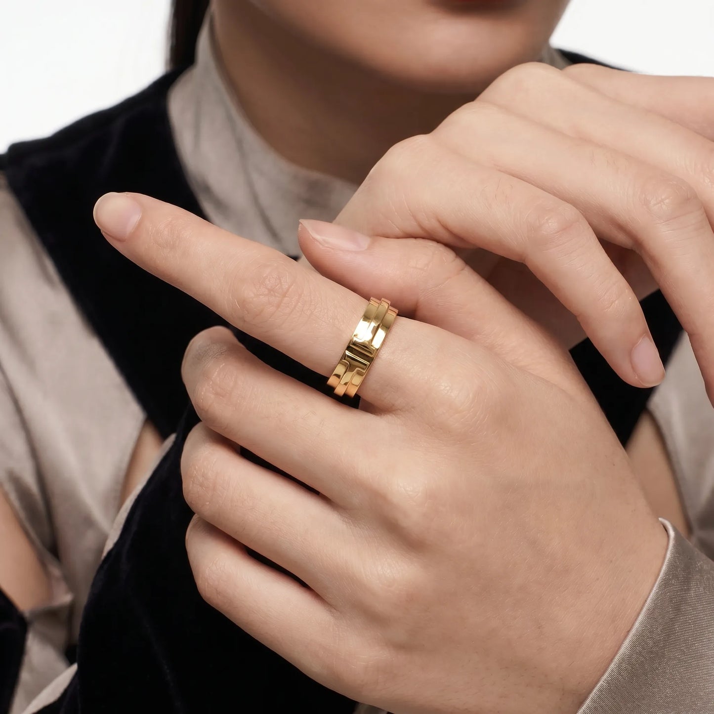 T Detail Ridged Band Ring